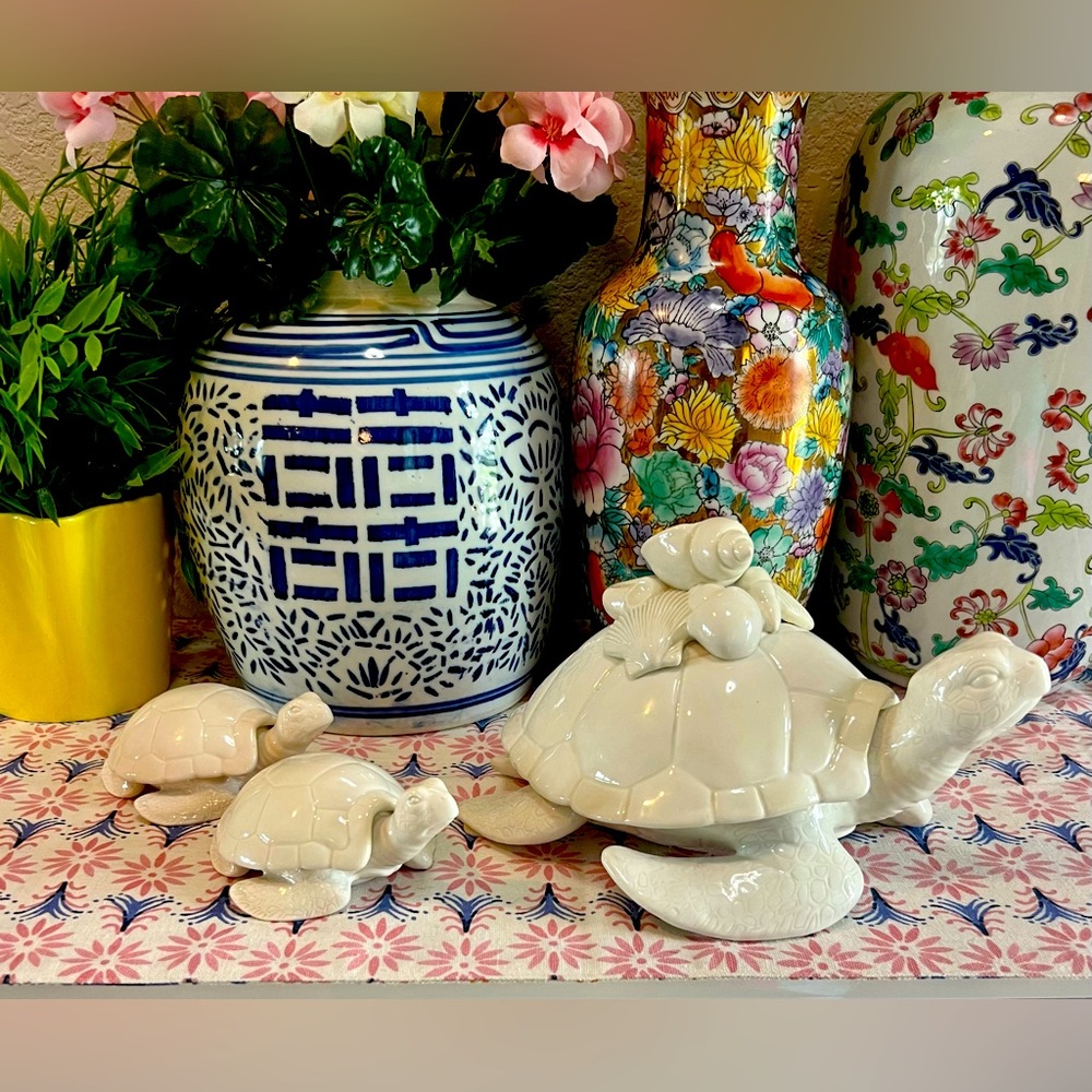 Vintage Fitz & Floyd ceramic turtle family, “Atlantis” collection.